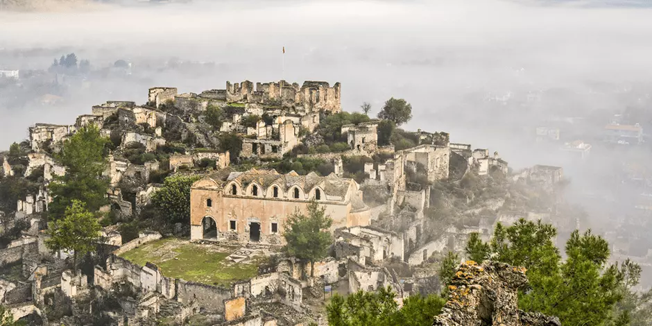 Die Geschichte der Verlassenen: Kayaköy Historische griechische Häuser